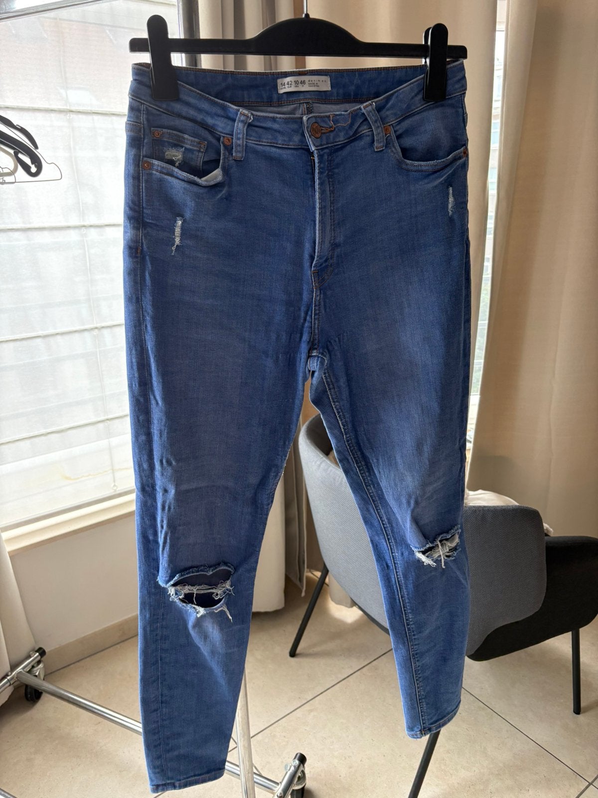 Jeans bleu a trous Primark, Kleding | Dames, Spijkerbroeken en Jeans, Verzenden, Zo goed als nieuw, Blauw