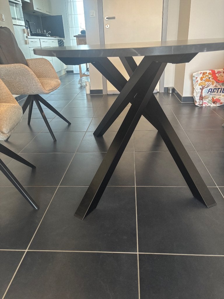 MARIEDAMM Tafel, Ophalen, 100 tot 150 cm, Zo goed als nieuw, Vijf personen of meer