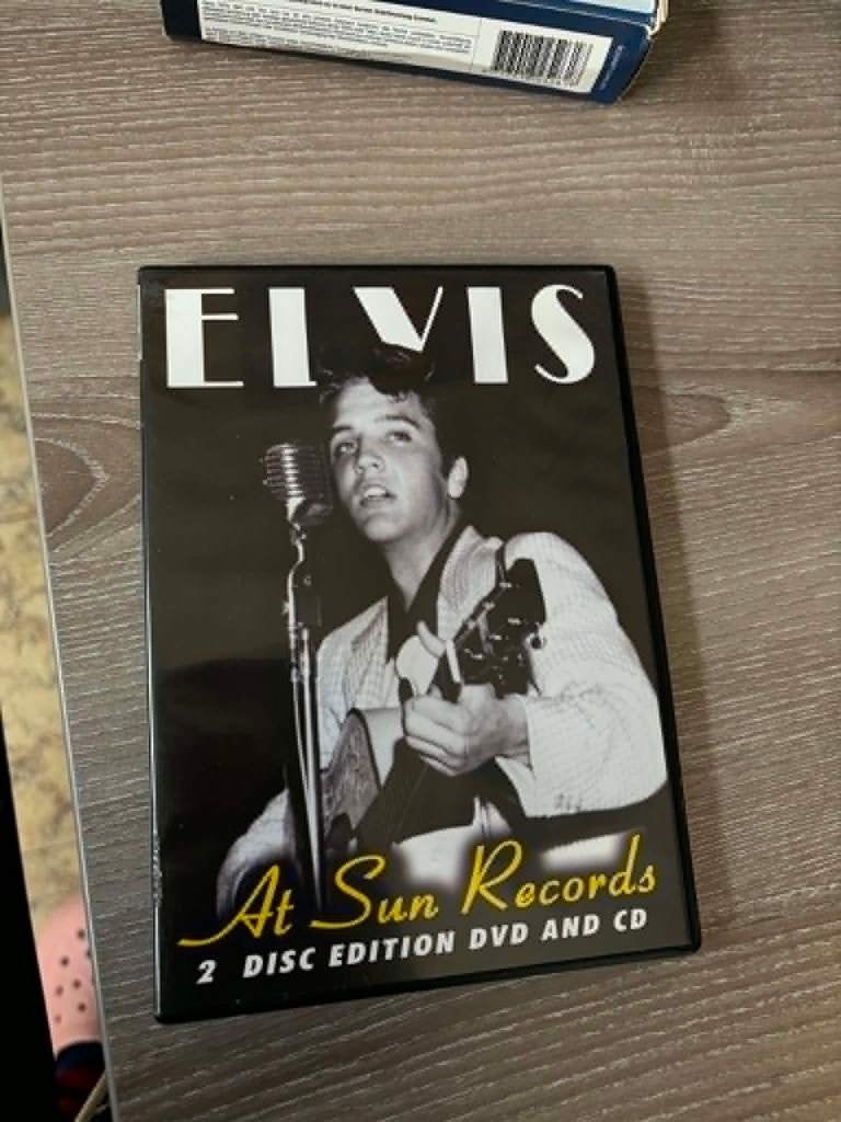 Elvis dvd + cdbox, Elvis at Sun records, slechts 10 euro., Cd's en Dvd's, Dvd's | Muziek en Concerten, Alle leeftijden, Ophalen of Verzenden