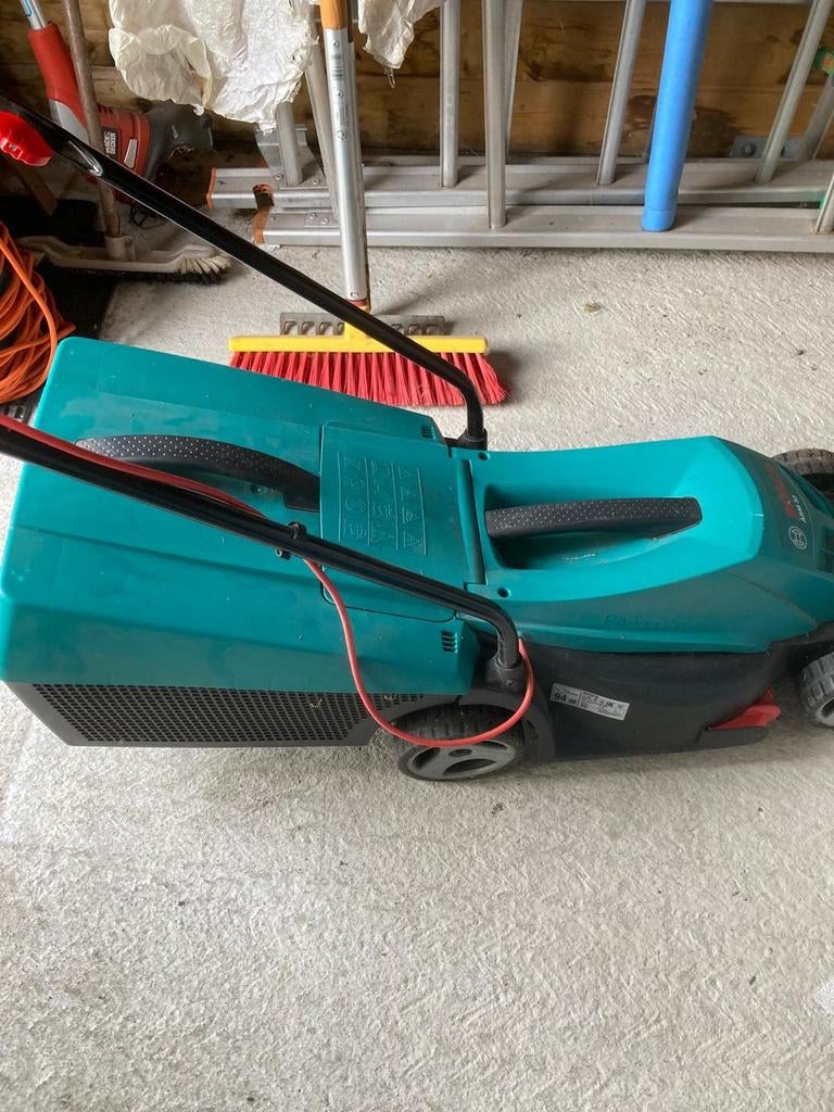 Elektrische grasmachine 2j., Tuin en Terras, Grasmaaiers, Ophalen