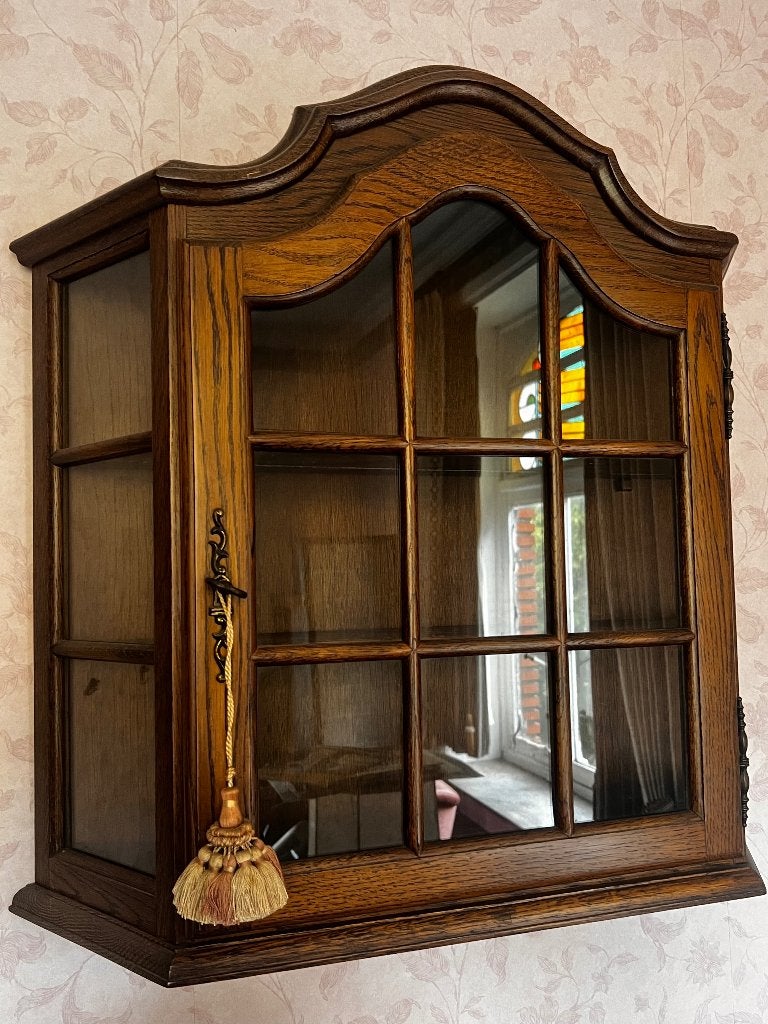 Klassiek eiken wandkastje vitrine, Ophalen, Met deur(en), Eikenhout, Zo goed als nieuw