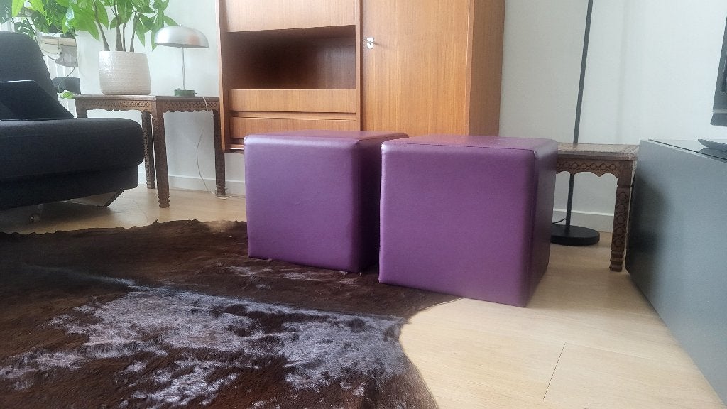 Twee handige kunstlederen poefjes, Ophalen, Zo goed als nieuw, Vierkant, Kunststof