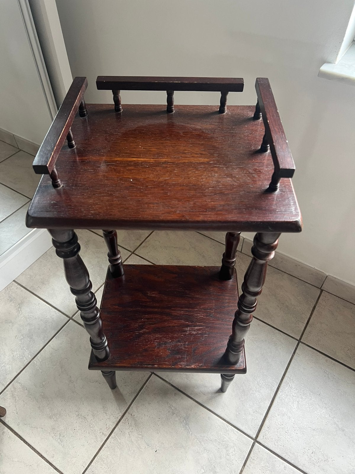 table d'appoint classique en bois foncé ou support plant, Antiquités & Art, Enlèvement