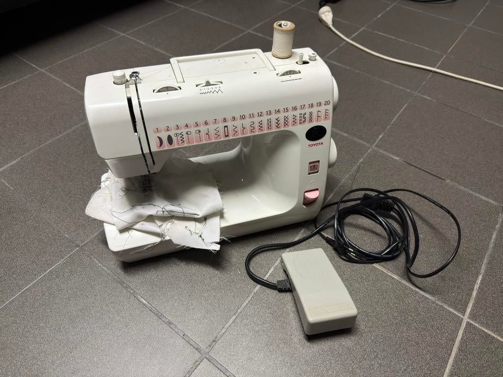 TOYOTA naaimachine RA 62 RS 2000, Ophalen, Zo goed als nieuw, Naaimachine