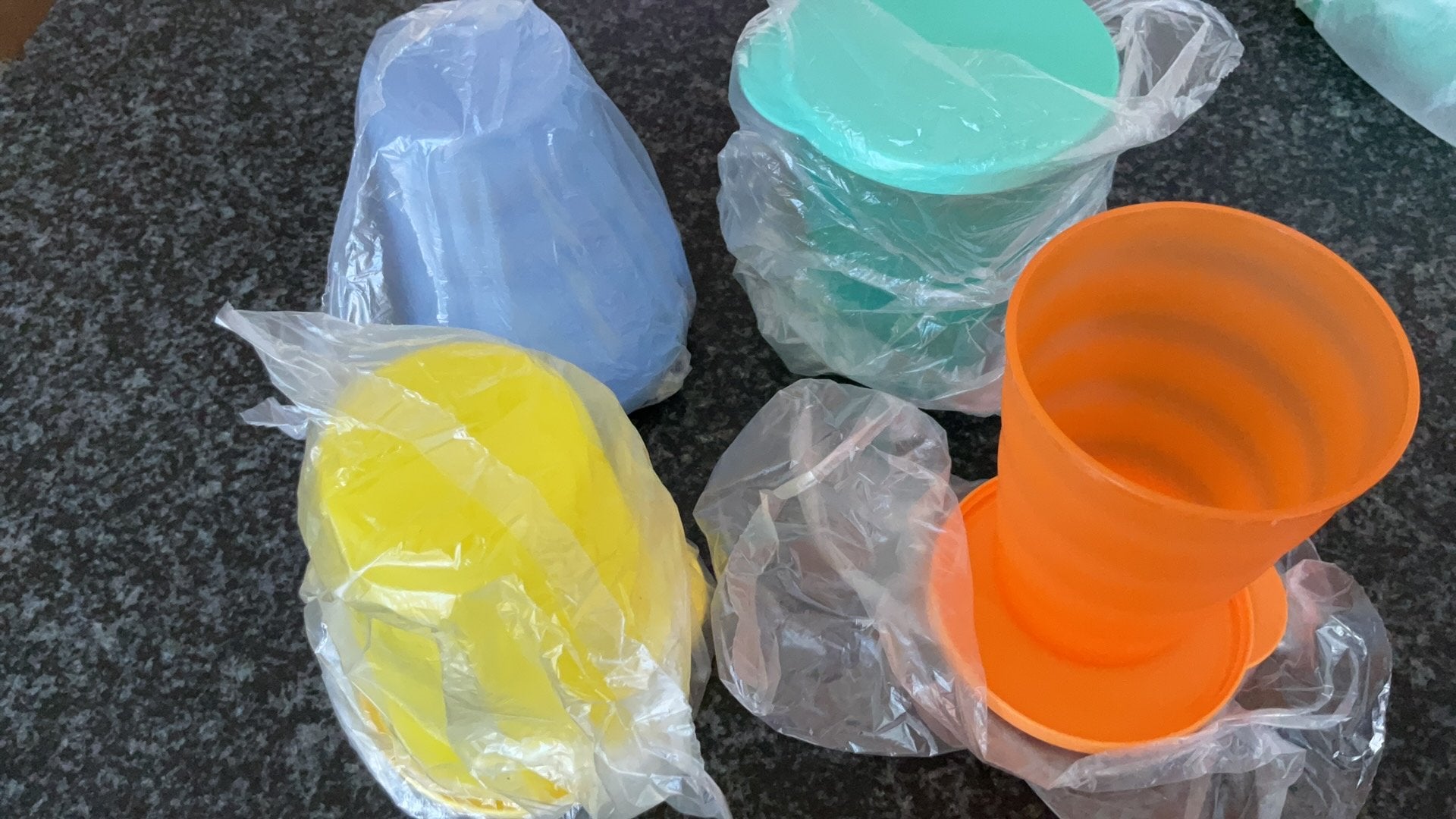 Tupperware beker met deksel 330 ml nieuw, Huis en Inrichting, Ophalen of Verzenden, Zo goed als nieuw, Met deksel