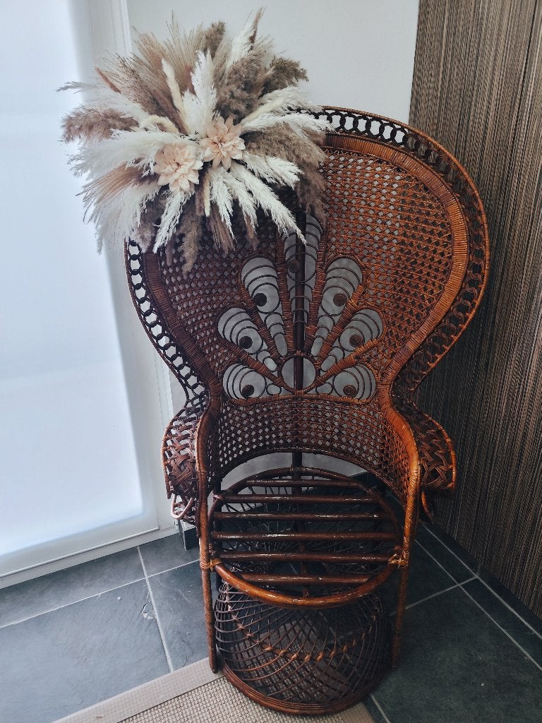 Trouwdecoratie pauwenstoel met bloemstuk, Ophalen, Zo goed als nieuw, Versiering