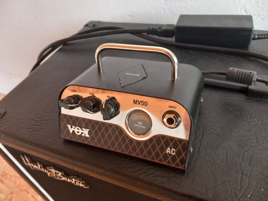 Vox MV50 AC + Cabinet Celestion V30, Musique & Instruments, Amplis | Basse & Guitare, Comme neuf, Guitare, Moins de 50 watts, Enlèvement