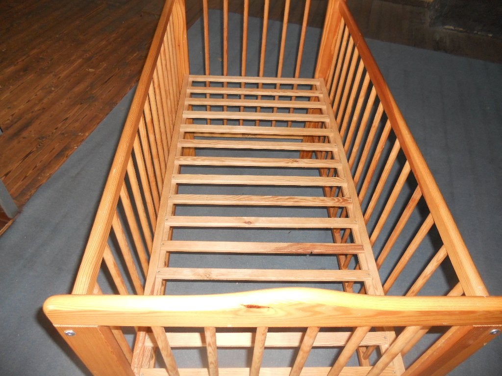 kinderbed & park & verzorgingstafel &speelmat, Kinderen en Baby's, Kinderkamer | Bedden, Ophalen, Zo goed als nieuw, Minder dan 140 cm