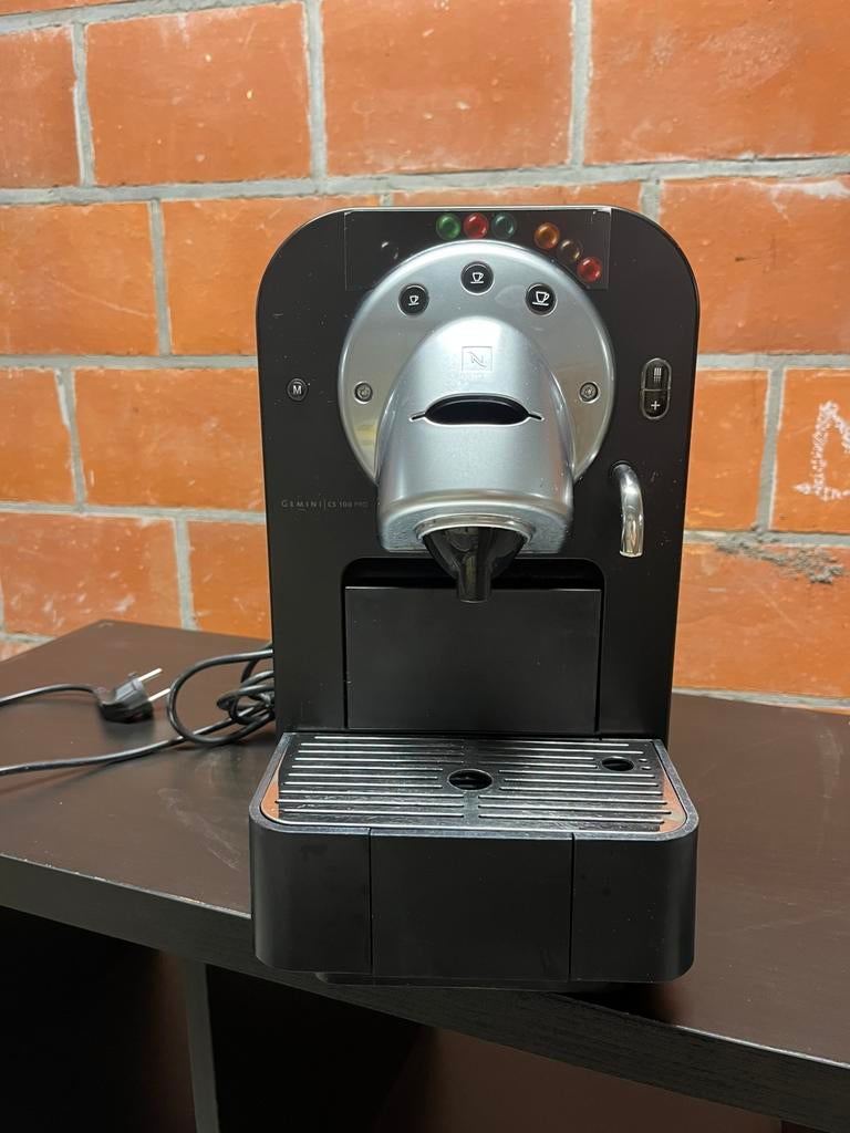 Nespresso Pro Gemini CS100, Electroménager, Enlèvement, Comme neuf, Machine à espresso, Réservoir d'eau amovible