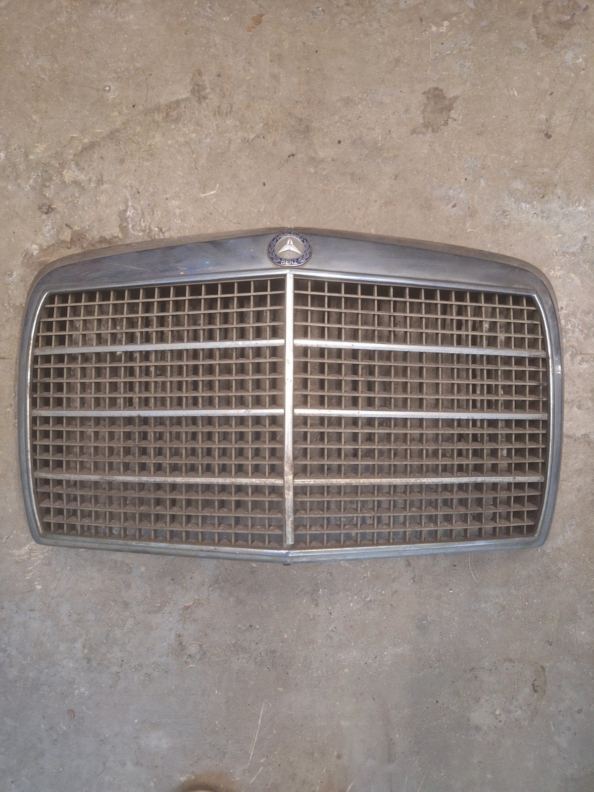 Calandres Mercedes W114- W115 à vendre, Autos : Pièces & Accessoires, Enlèvement ou Envoi, Utilisé, Mercedes-Benz