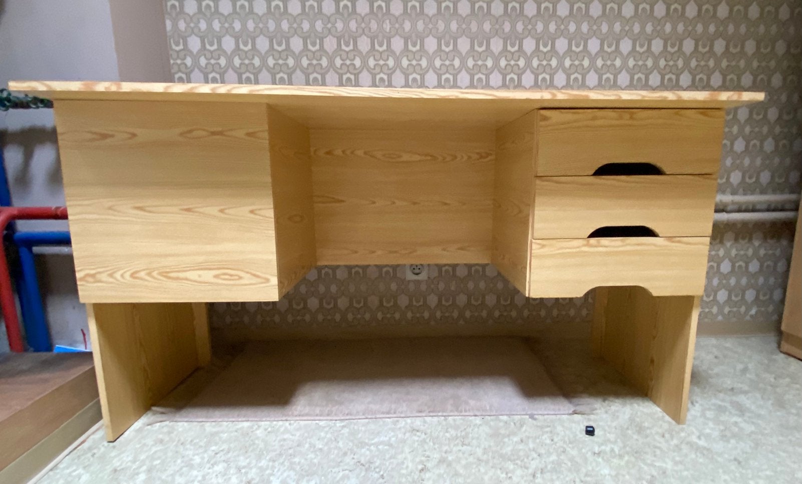 Klein bureautje, Ophalen, Met lades, Gebruikt, 135 cm