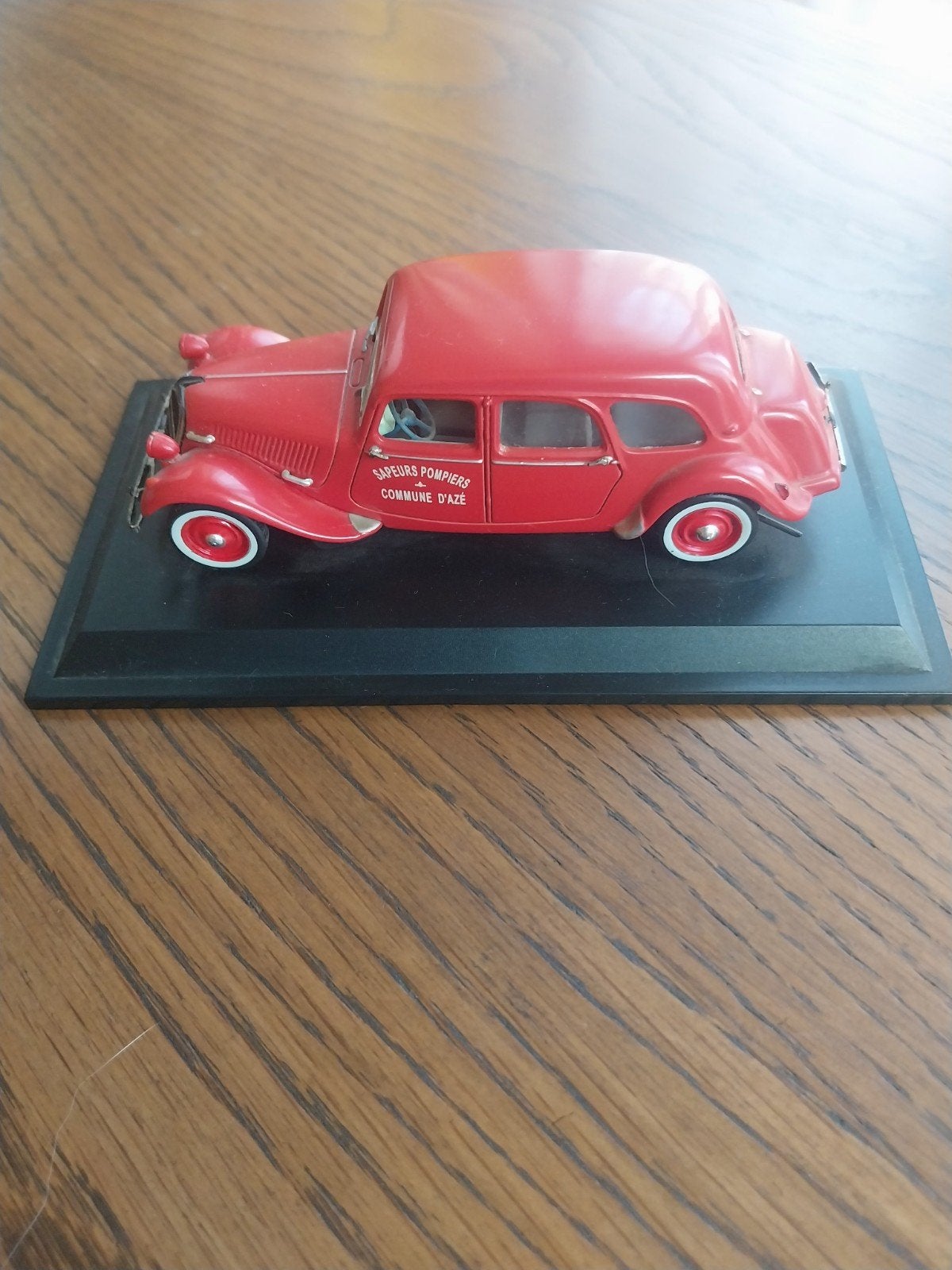Voiture 1"87 ème,  traction pompiers d'Azé 1955  ,, Hobby & Loisirs créatifs, Enlèvement, Voiture