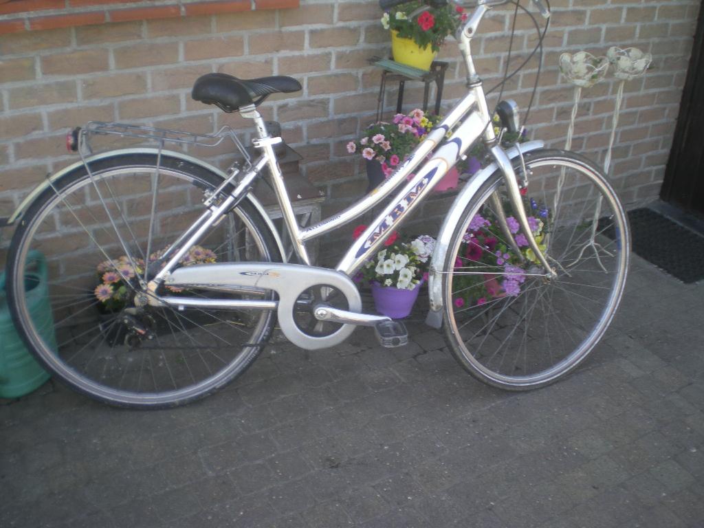 Damesfiets MBM 28 inch met verlichting en versnellingen, Ophalen, Gebruikt, Versnellingen