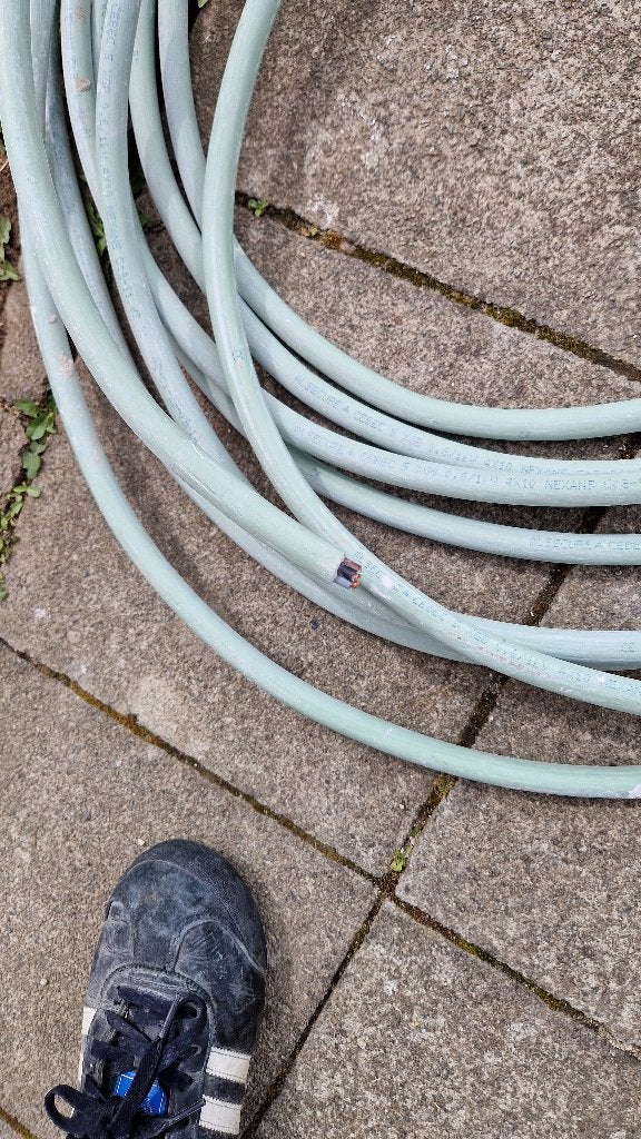 Cable, Bricolage & Construction, Enlèvement