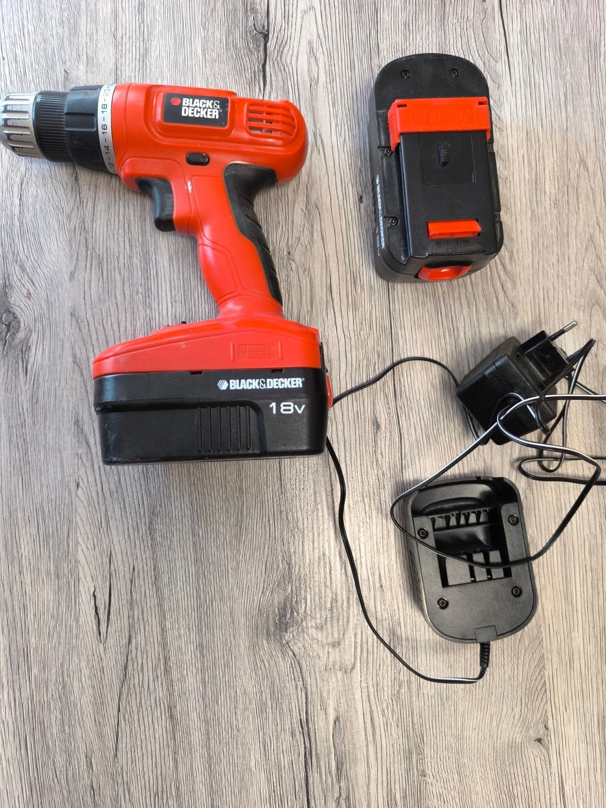 Foreuse / visseuse Black & Decker 18V

Vendue avec 2 batteri, Enlèvement