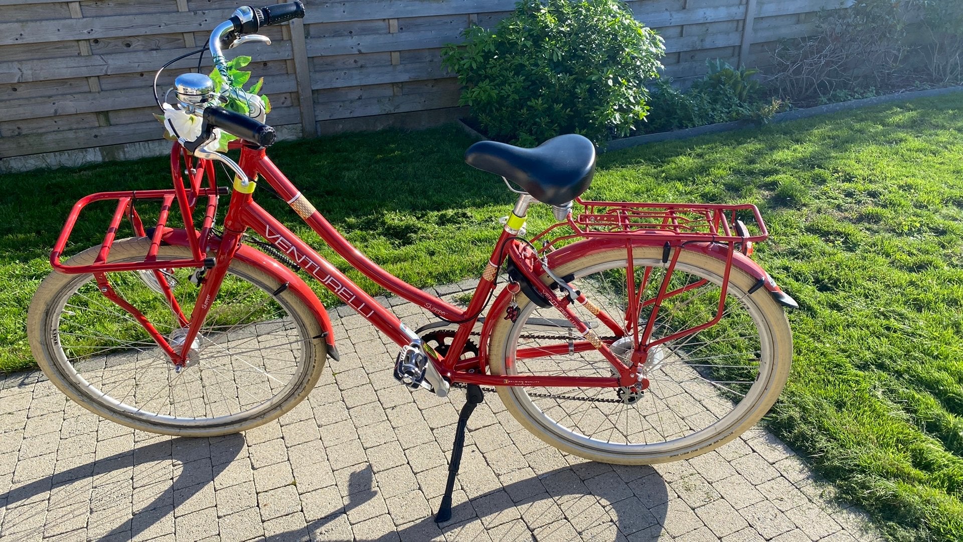 Mooie rode dames fiets, Fietsen en Brommers, Ophalen, Zo goed als nieuw