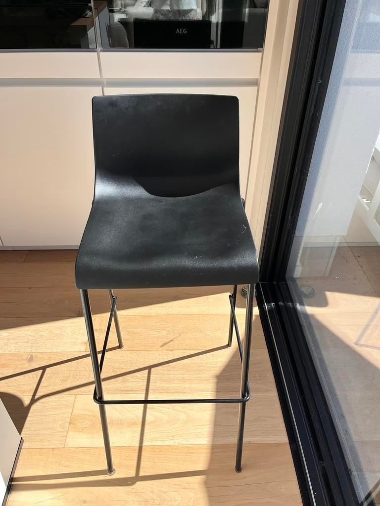 Hoge zwarte barkrukken, Huis en Inrichting, Barkrukken, Gebruikt, 90 cm of meer, Metaal, 4 krukken, Met voetsteun, Ophalen