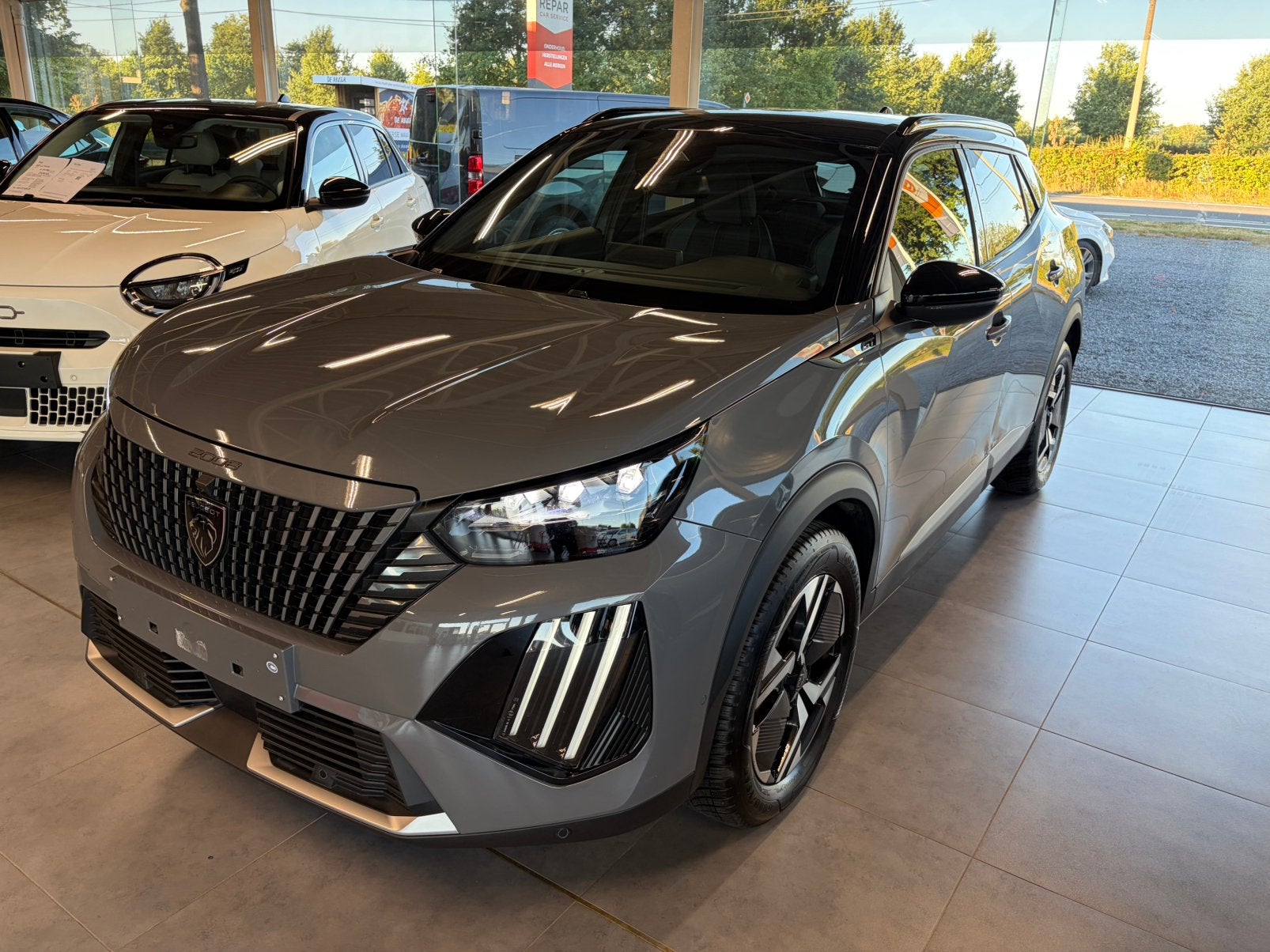 Peugeot 2008 GT 1.2 Hybrid 145 e-DSC6 Automaat, Auto's, 1199 cc, Leder en Stof, Bedrijf, 5 zetels