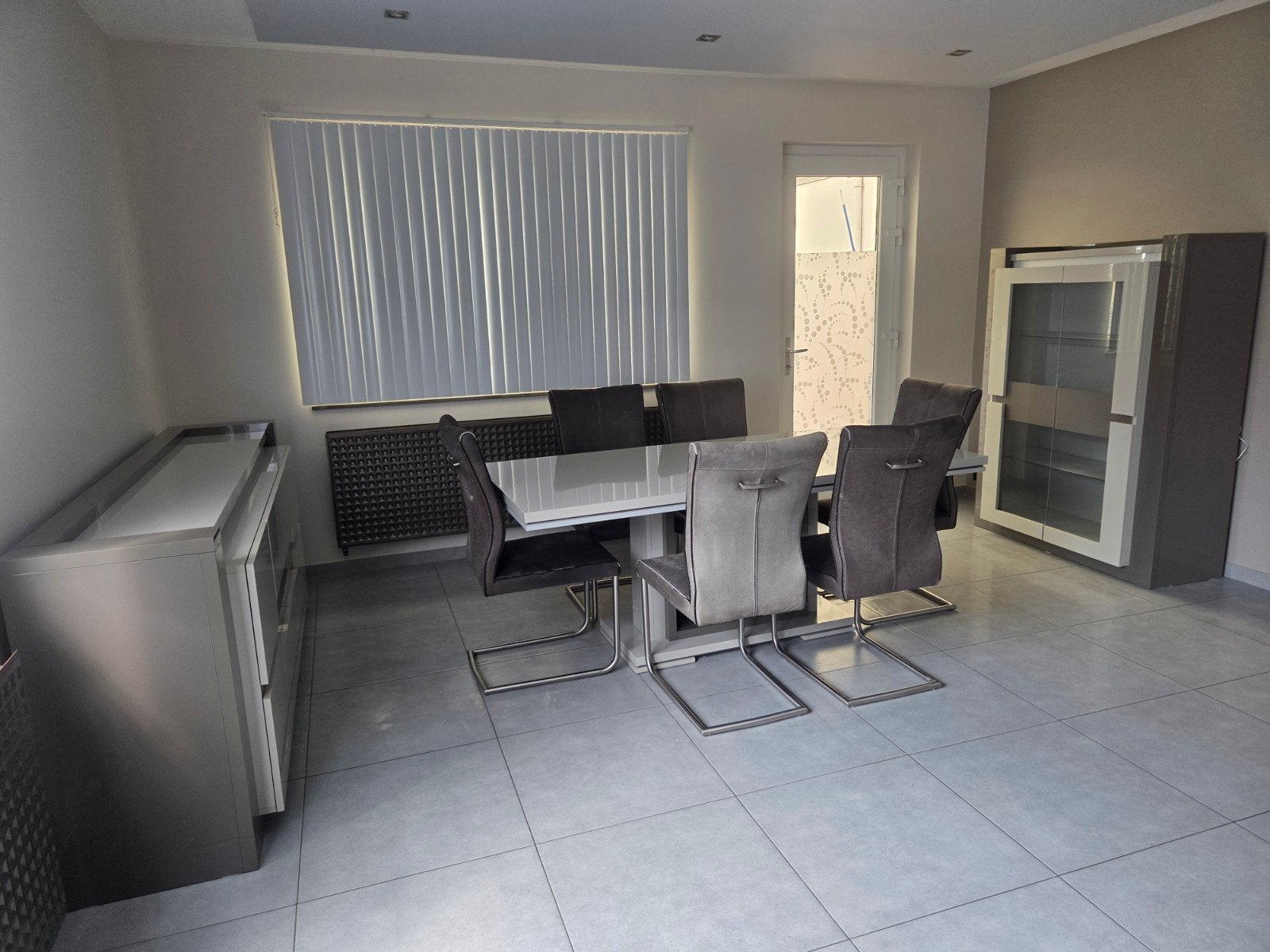 Eetkamer in goede staat van morgen, Huis en Inrichting, Ophalen, Gebruikt, Laqué, 4 tot 6 stoelen