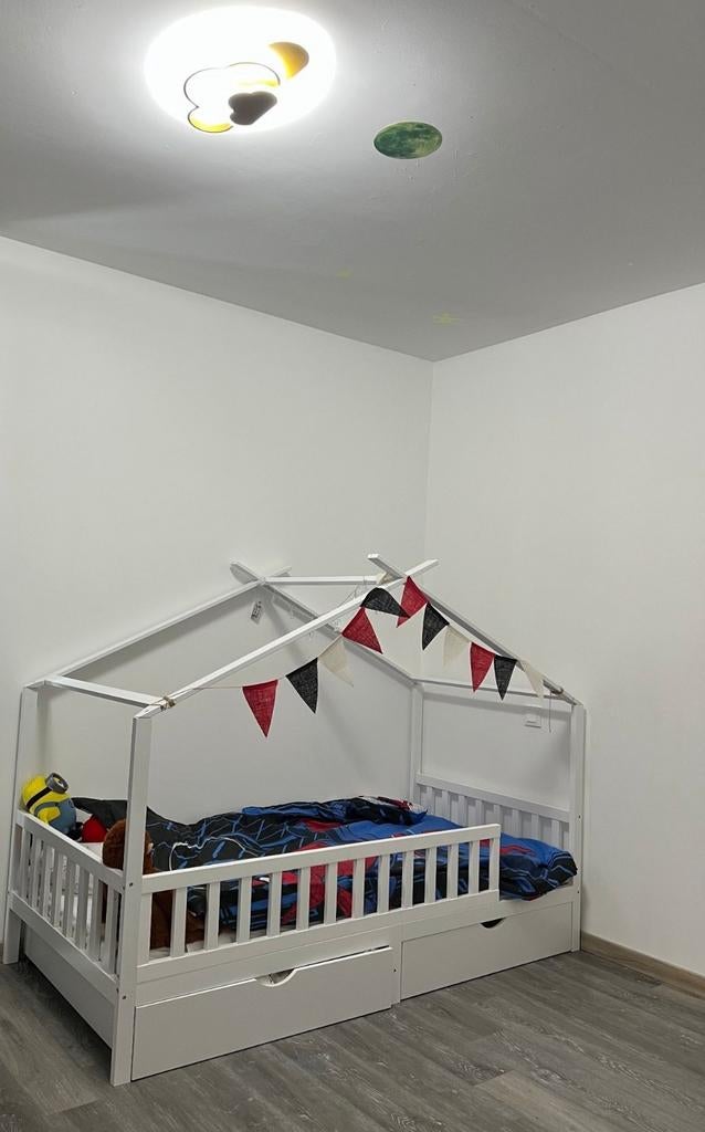Kinderbed ( bedhuisje ) //Gereserveerd //, Kinderen en Baby's, Kinderkamer | Bedden, Ophalen, Nieuw, Lattenbodem