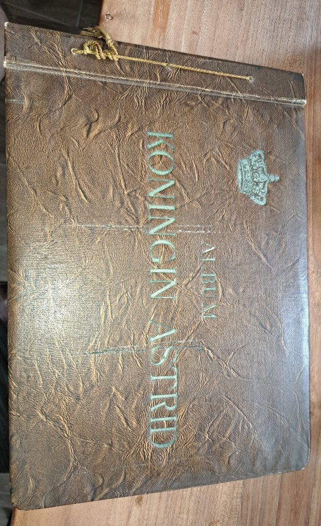 Oud boek.met prenten Engels Koninghuis, Ophalen of Verzenden, Gebruikt, Foto