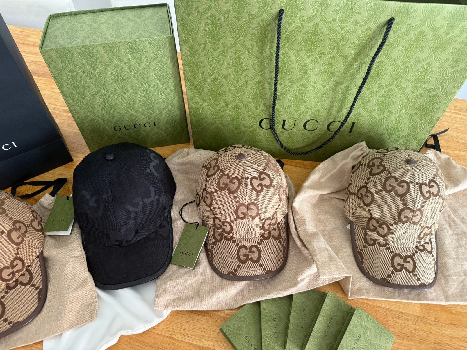 Casquettes Gucci Jumbo Noir, Beige. UNITÉ, Enlèvement ou Envoi, Neuf, Casquette