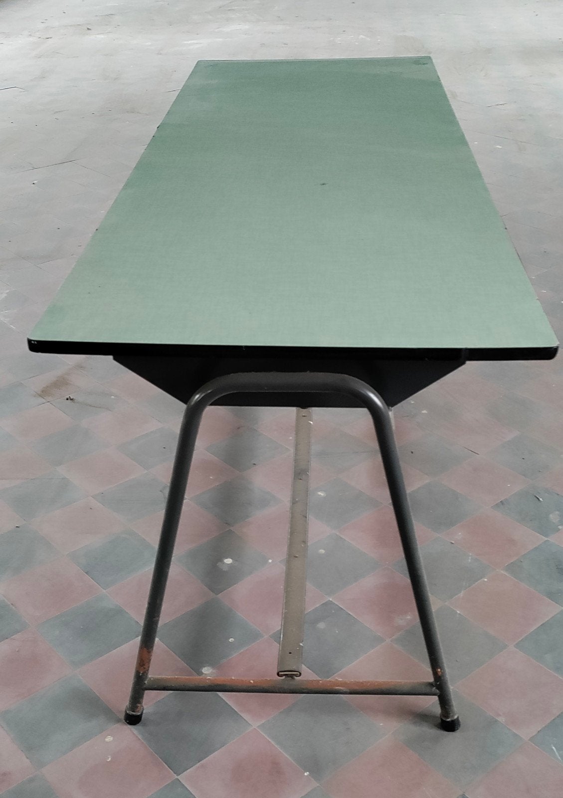 Vintage tafel bureau lessenaar groen blauwe formica = 5 EUR, Huis en Inrichting, Bureaus, Vintage, Ophalen, Groen