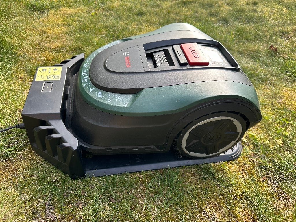Bosch Indego M700+ - Mag weg wegens heraanleg tuin, Jardin & Terrasse, Tondeuses robotisées, Comme neuf, Plus de 25 cm, Contrôlable via l'application