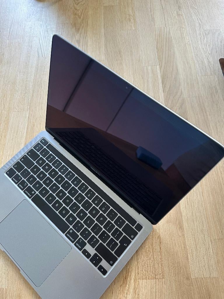Macbook Pro QWERTY 16GB 2Ghz Core i5 (Met hoes), Gebruikt, 256 GB, 2 tot 3 Ghz, Qwerty