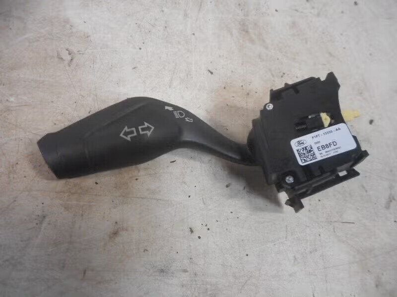 KNIPPERLICHTSCHAKELAAR Ford Focus (01-1970/-) (fift13335aa), Gebruikt, Ophalen of Verzenden, Henry-Ford-Straße 1 50735 Köln, DE