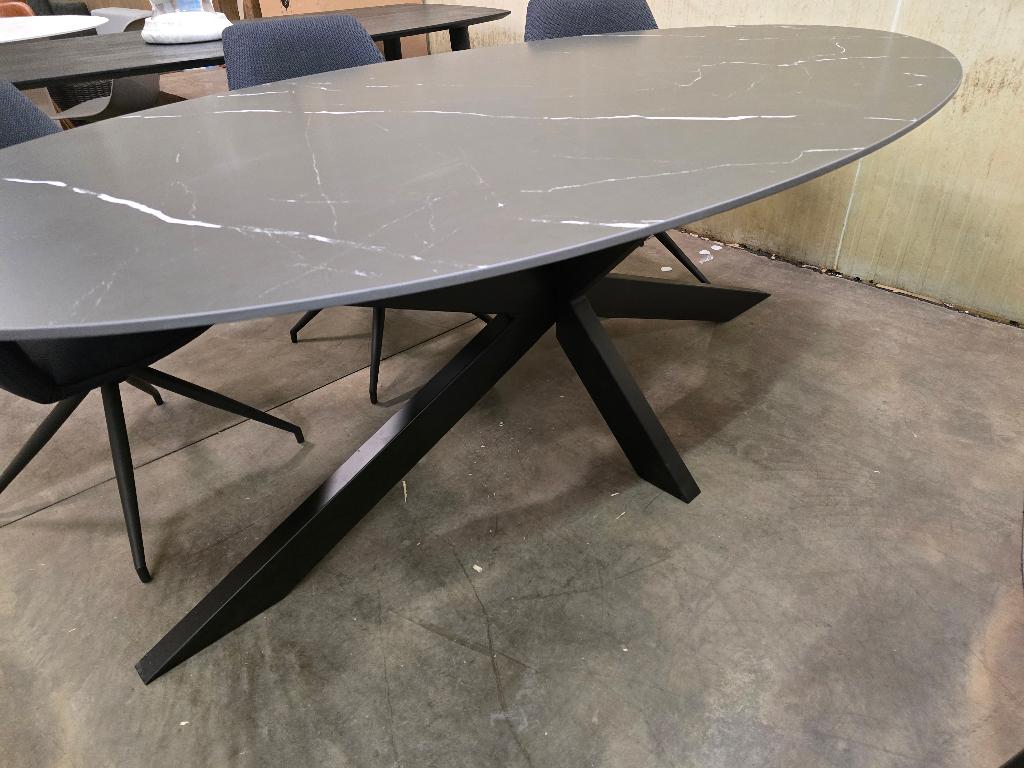 Keramische tafel 220x120x75H ovaal zwart met X poot, Enlèvement