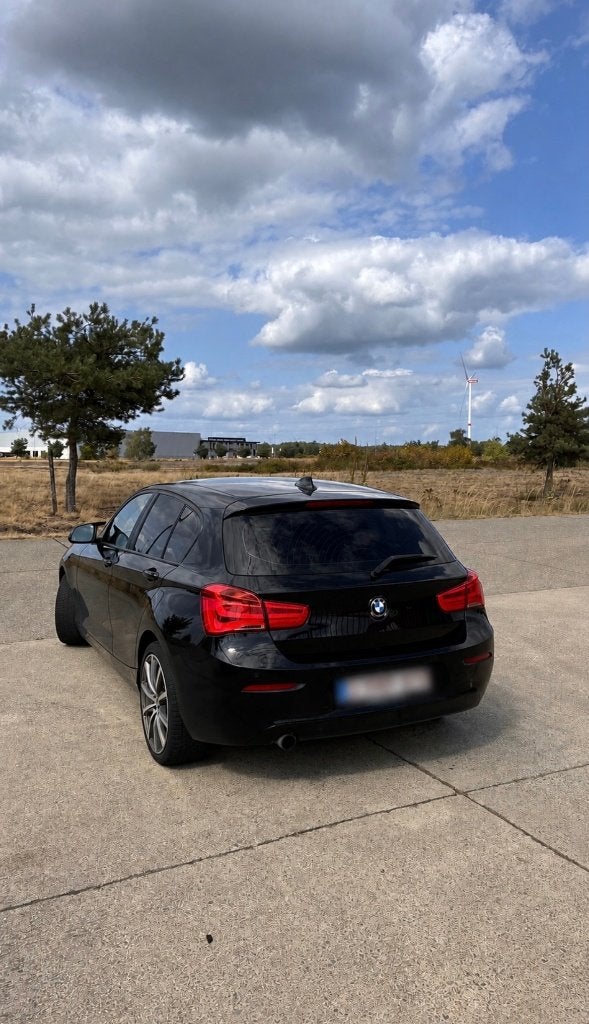 BMW 118i F20 | 2017 | 150.000 km | Benzine | 5-deurs, Auto's, 100 kW, Zwart, 5 deurs, Particulier
