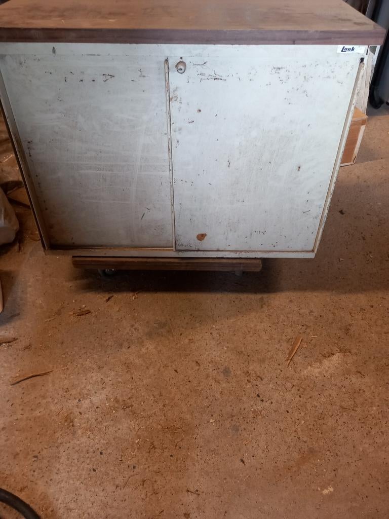 Te koop ijzere materiaalkast, Ophalen
