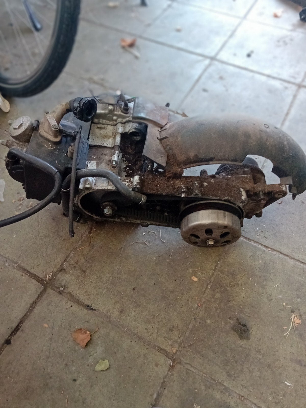 Sym mio 50cc-motor alleen voor onderdelen., Fietsen en Brommers, Ophalen