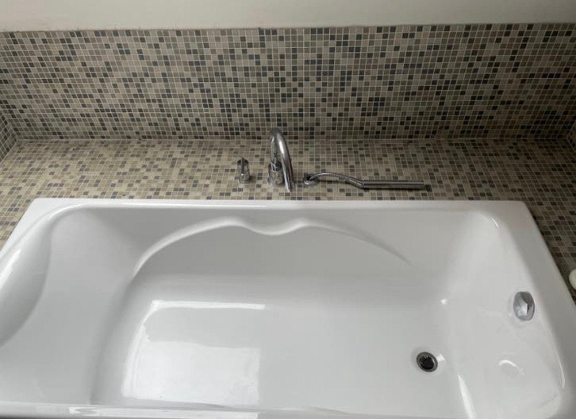 Gratis! Bad met bijhorende kraan en sproeier, werkt perfect!, Ophalen, Gebruikt, Met bad
