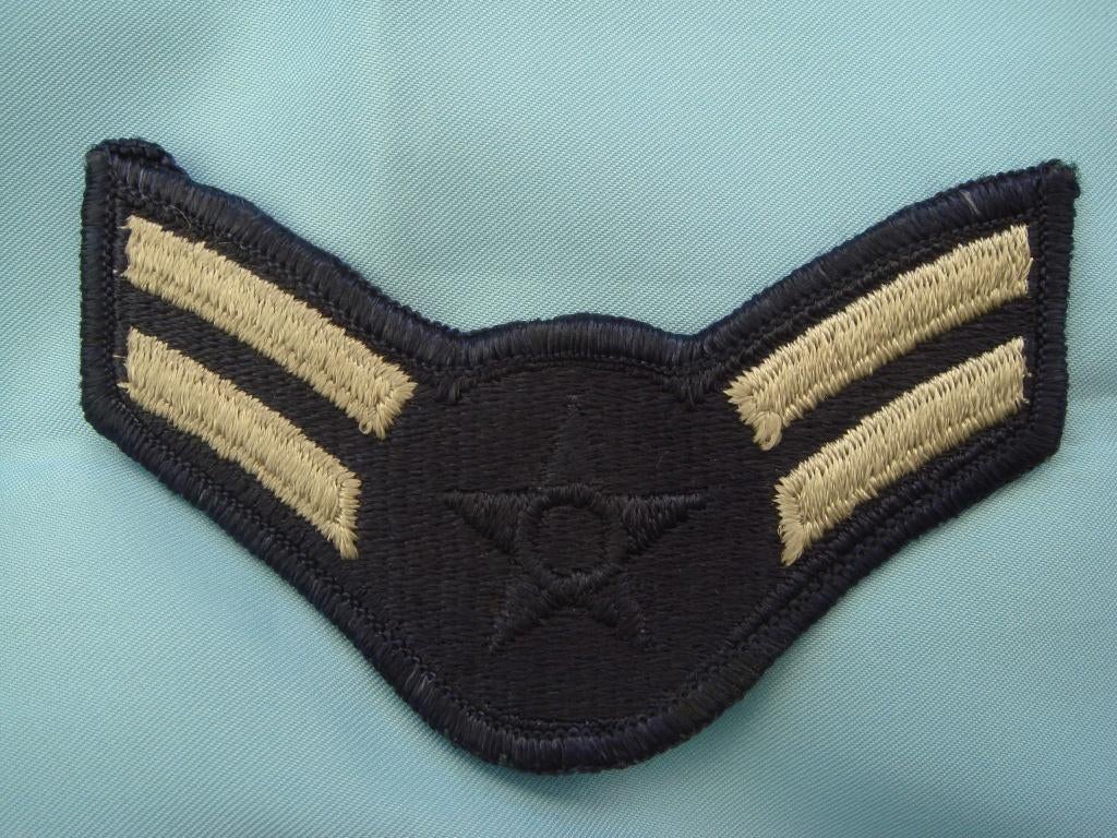 USAF # 2 - AIRMAN FIRST CLASS (1 ex), Ophalen of Verzenden, Luchtmacht, Embleem of Badge