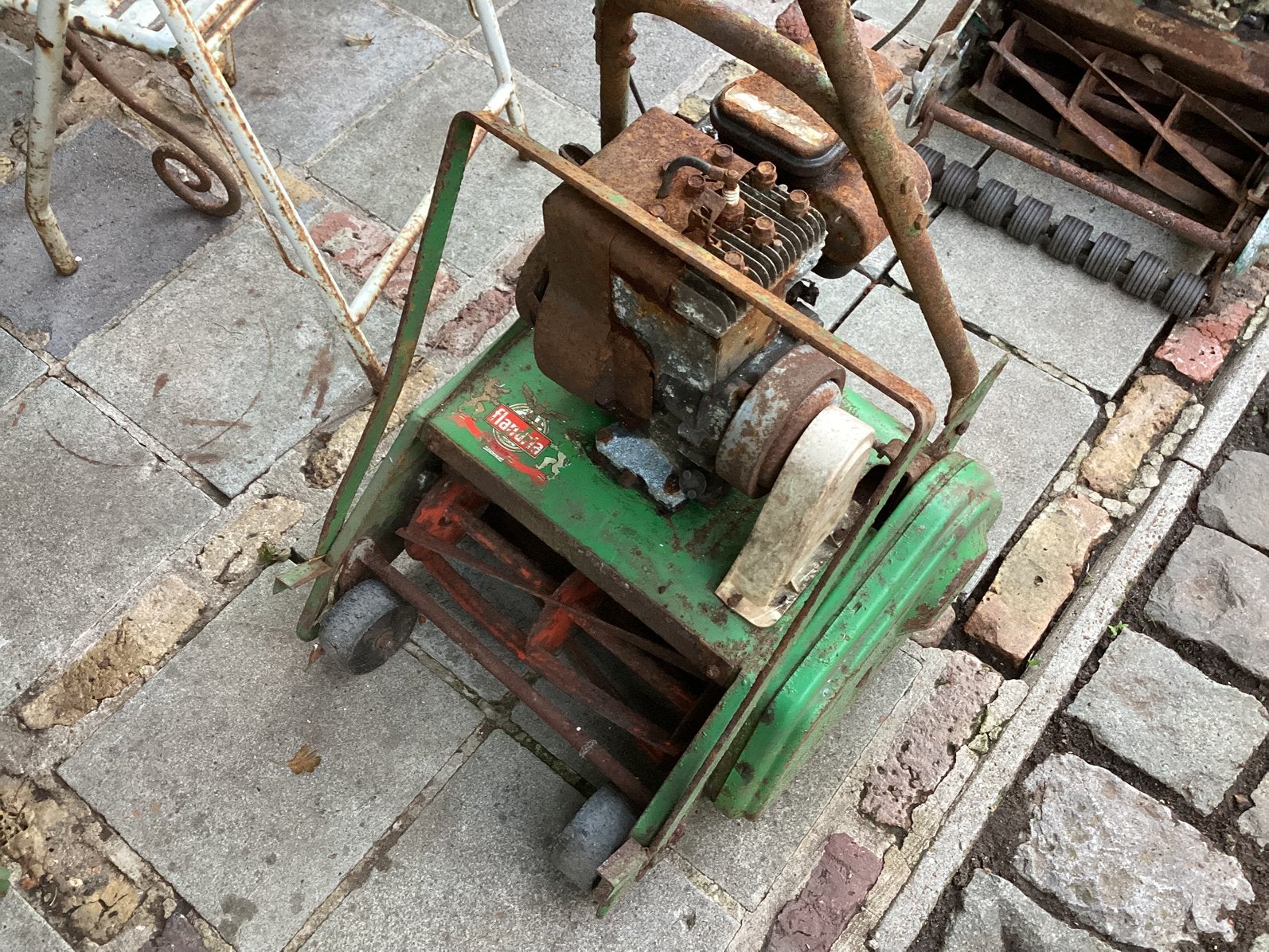 Oude grasmaaiers, Ophalen