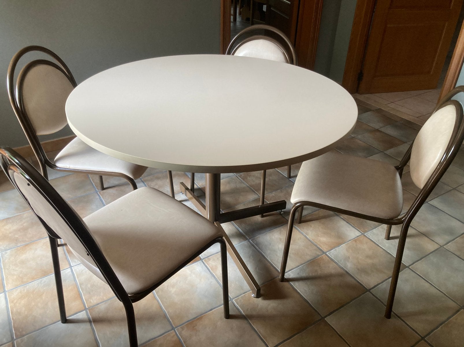 Keukentafel en stoelen, Huis en Inrichting, Tafels | Eettafels, Ophalen, Zo goed als nieuw