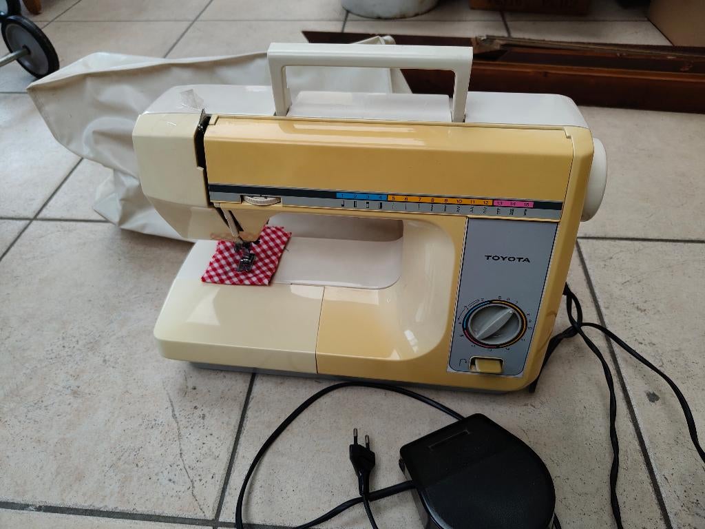 Naaimachine Toyota 4071, Ophalen, Naaimachine