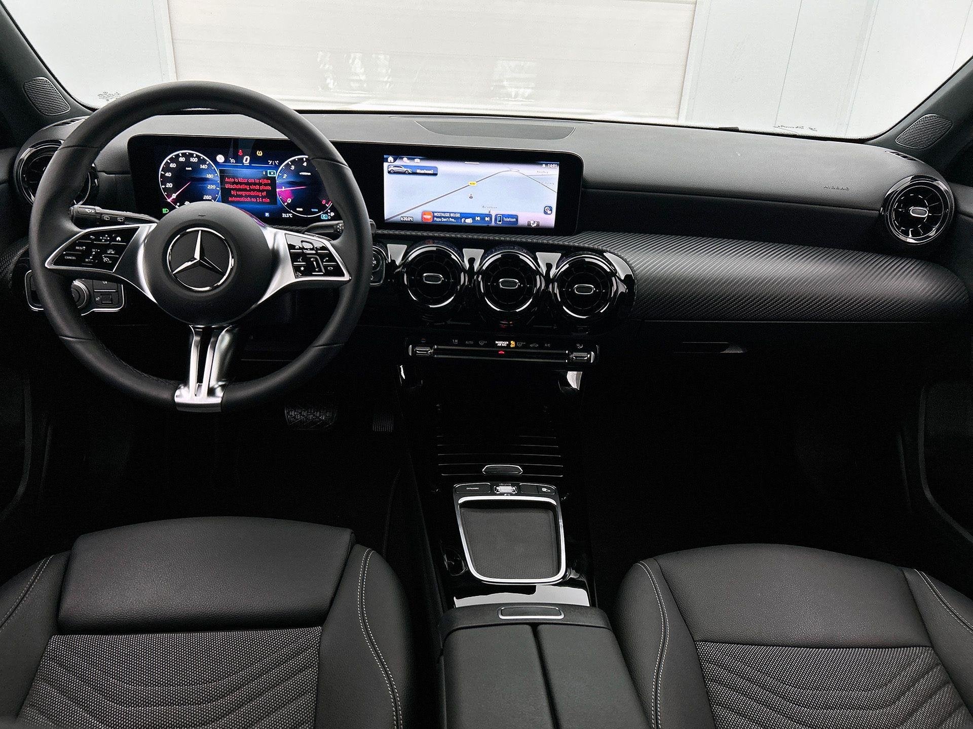 Mercedes-Benz A-Klasse 180 Hatchback Business Line | Verwarm, 100 kW, Achat, Entreprise, Volant multifonction