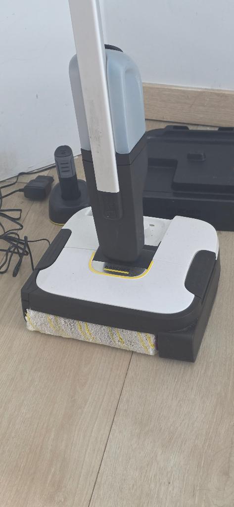 Nettoyeur balai rechargeable 4v multicolore Karcher FC2-4, Kärcher, Enlèvement ou Envoi, Réservoir, Utilisé