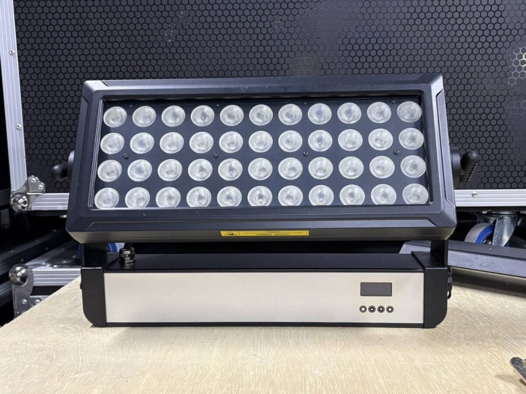RGBW LED Spot 44x10W DMX IP65 Podiumlicht, Muziek en Instrumenten, Licht en Laser, Ophalen of Verzenden, Zo goed als nieuw