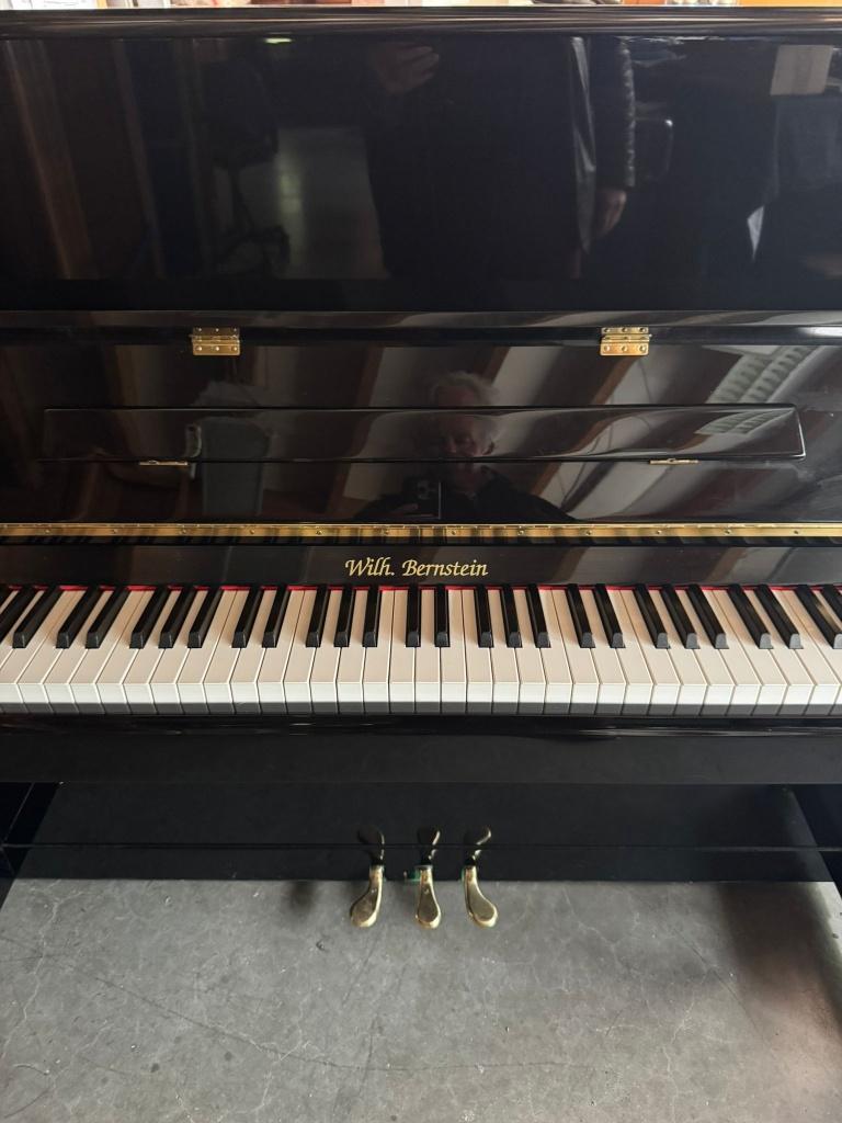 Piano Wilh. Bernstein model UP-123 (123 cm hoog), Ophalen, Zwart, Zo goed als nieuw, Piano