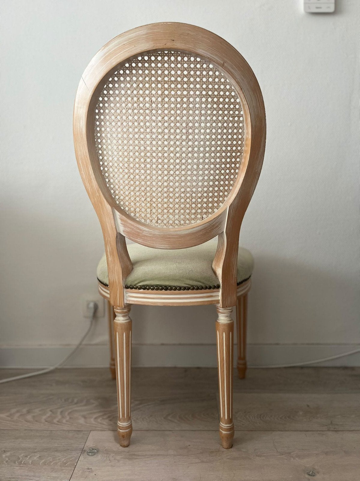 Prachtige Louis XVI-stijl medaillonstoel van "Maison Saulaie, Enlèvement