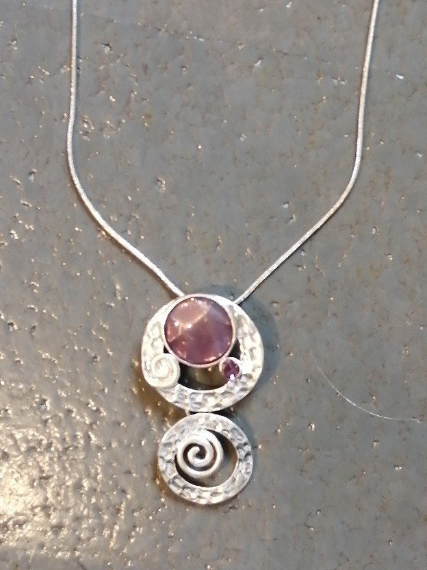 Ketting met hanger, Enlèvement ou Envoi, Avec pendentif, Comme neuf, Autres matériaux