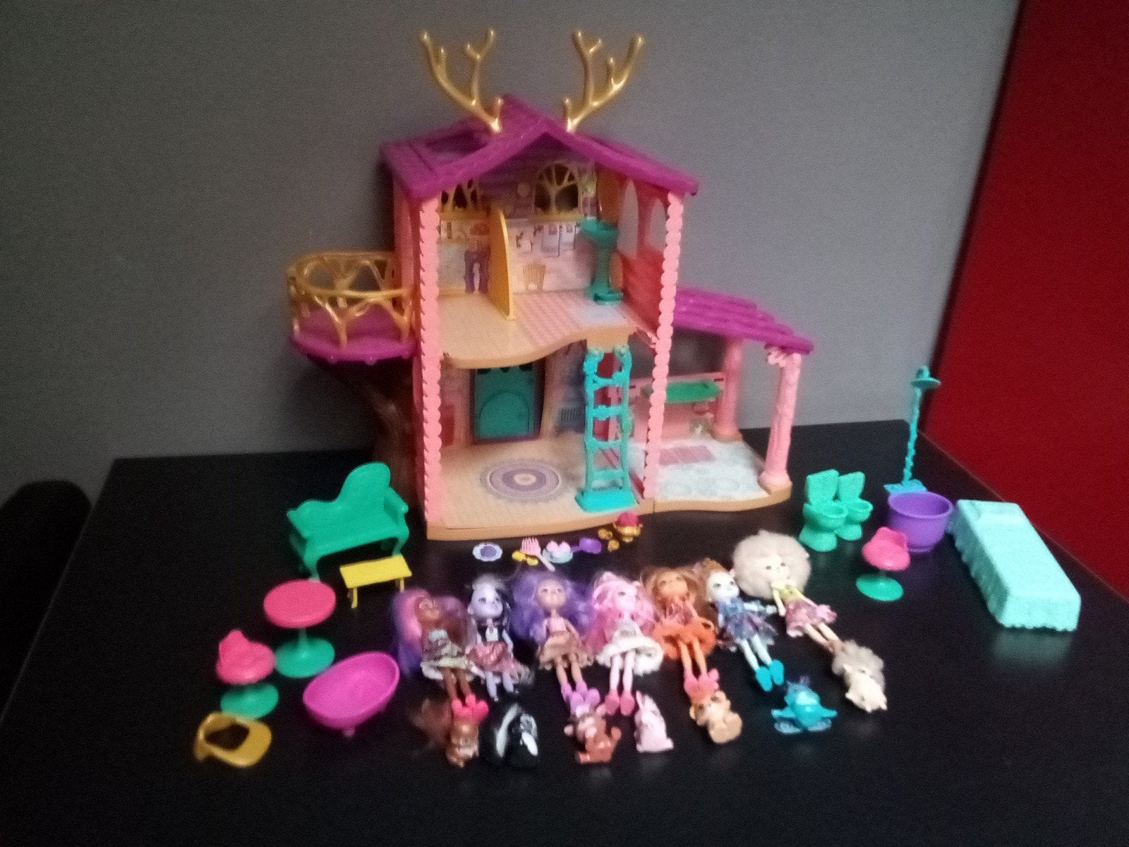 Hertenhuis enchantimals met 7 poppen en hun diertjes, Ophalen of Verzenden, Zo goed als nieuw, Poppenhuis