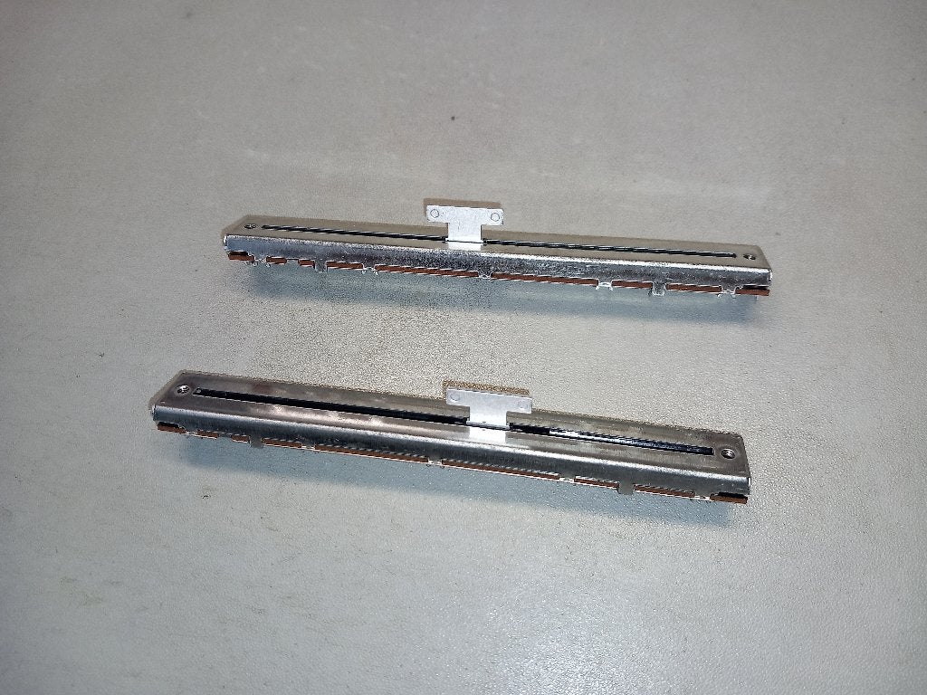 2 faders neufs pour console soundcraft spirit, Musique & Instruments, Enlèvement ou Envoi, Neuf, Autres marques