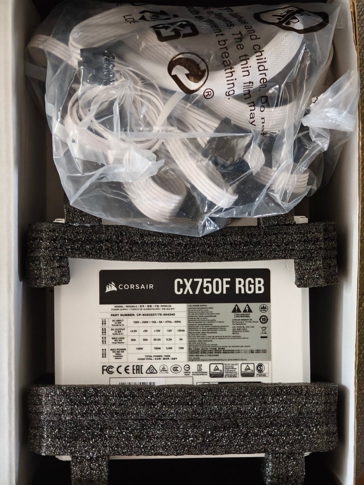 Corsair CX-750F RGB voeding, Computers en Software, Interne voedingen, Ophalen