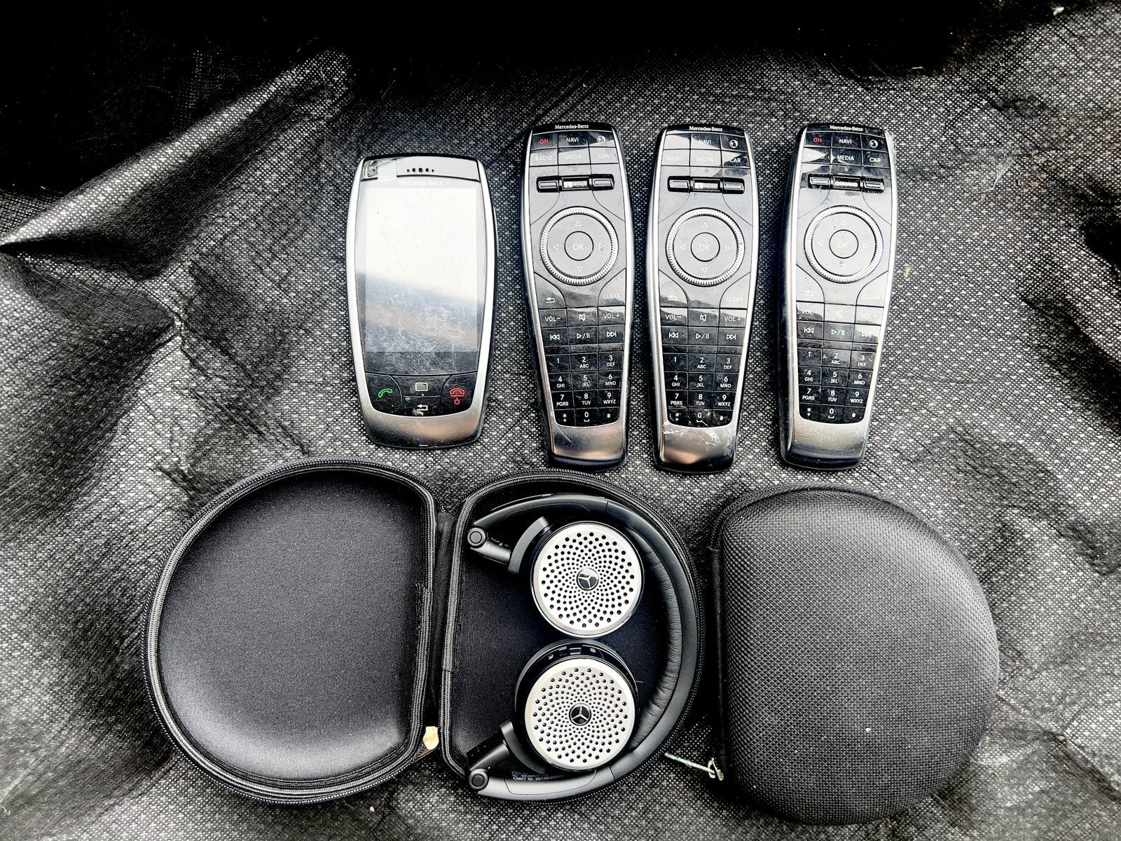 TÉLÉCOMMANDE MERCEDES S KLAS MAYBACH TEL PORTABLE ET OREILLE, Enlèvement, Comme neuf