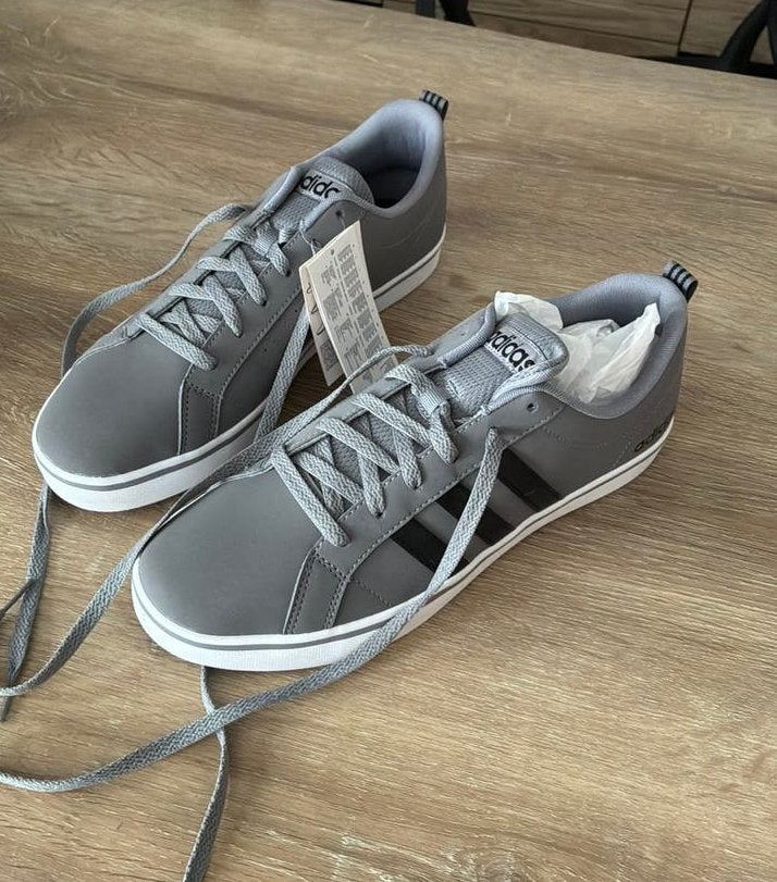 Adidas vs space neuve (44 2/3), Kleding | Heren, Schoenen, Ophalen, Zo goed als nieuw